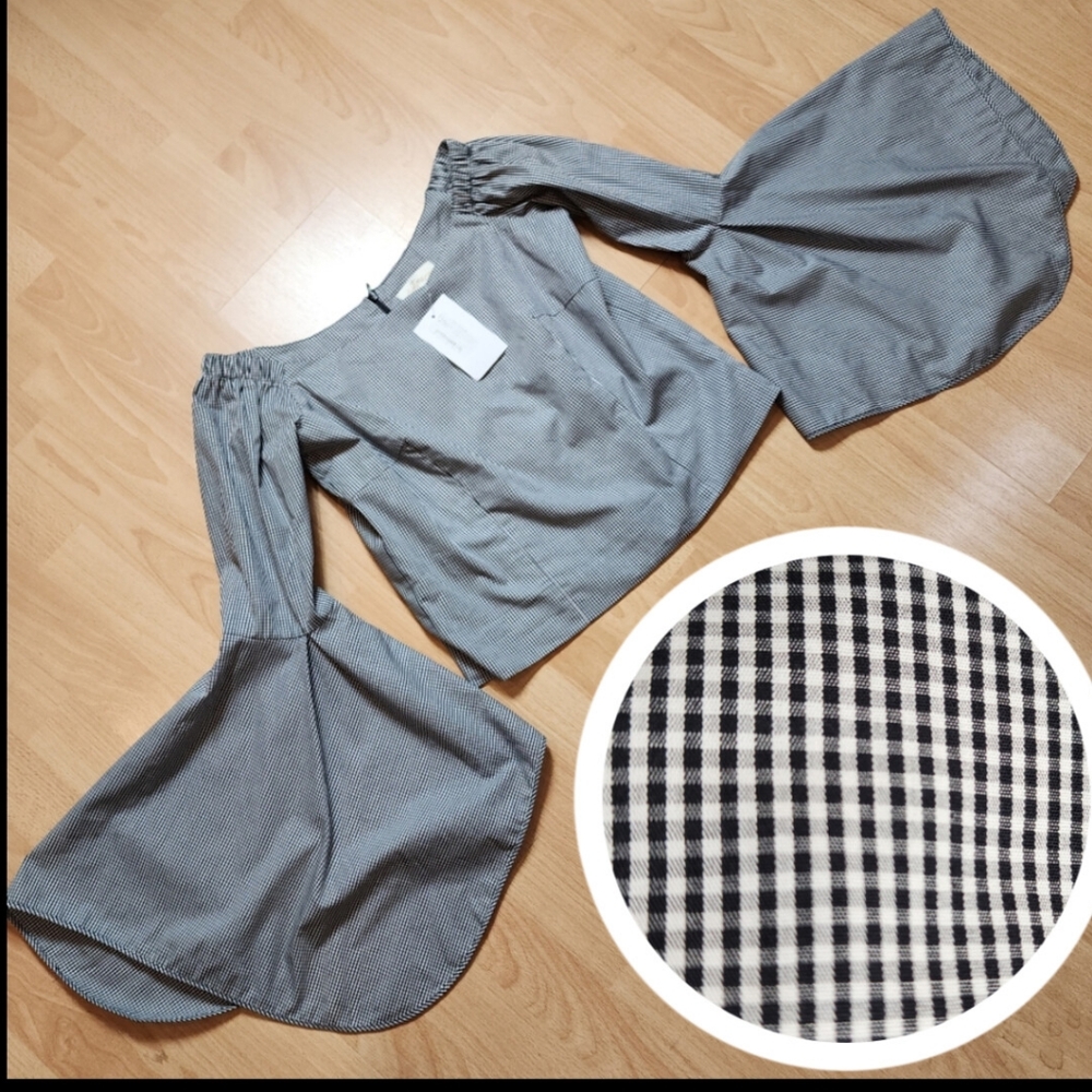 NWT Petersyn Harlan Top Black‎ White Mini Check Off Shoulder Bell Sleeves Small